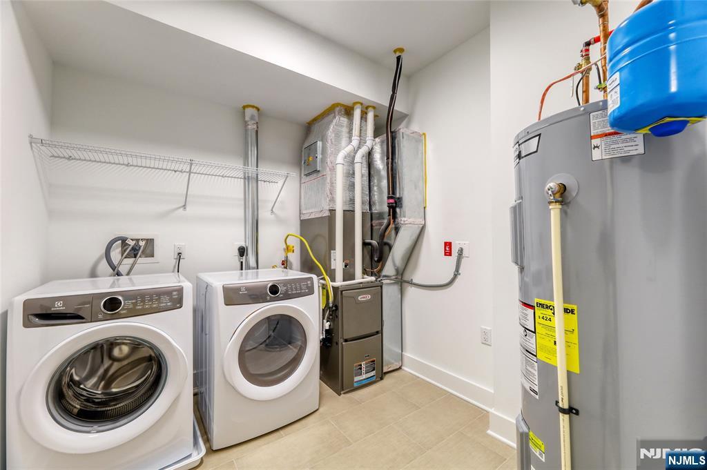 15-27 Royal Avenue 210