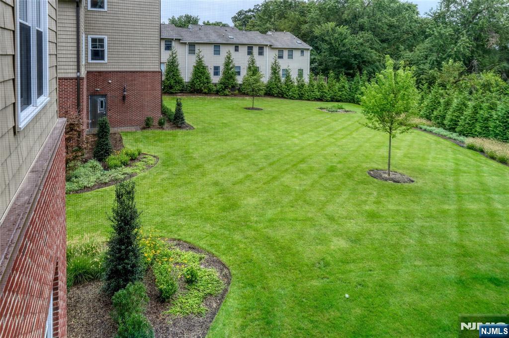 15-27 Royal Avenue 210