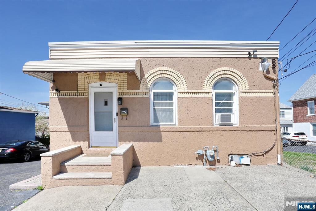 61 Malcolm Avenue Front House