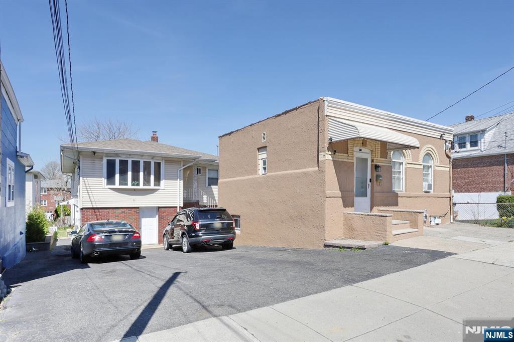 61 Malcolm Avenue Front House