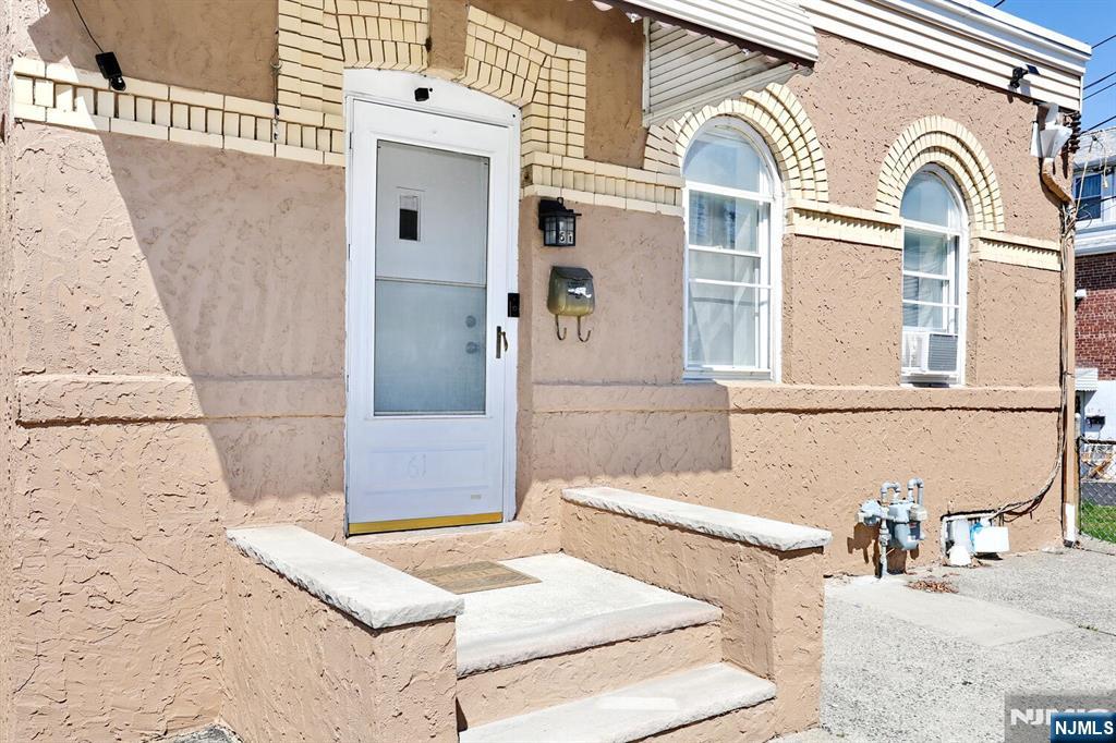 61 Malcolm Avenue Front House