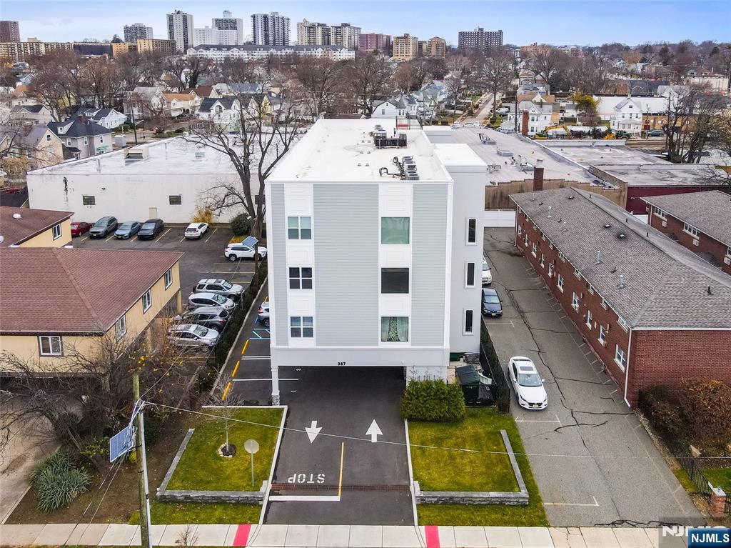387 Park Street 403