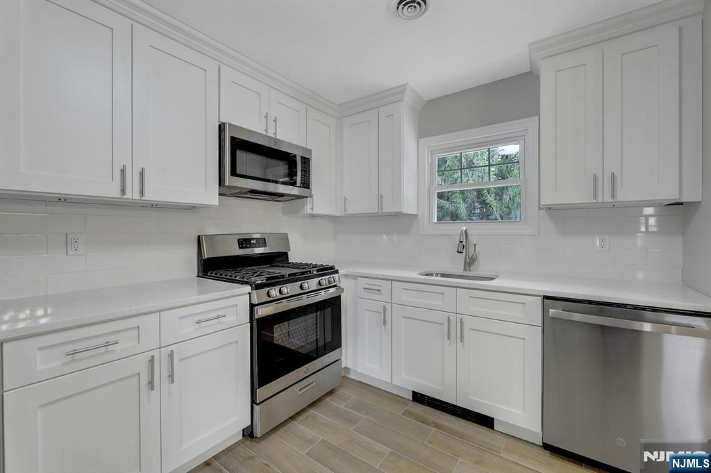 111 Moffatt Road
