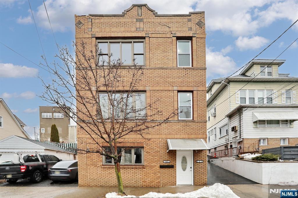 143 Farnham Avenue 2