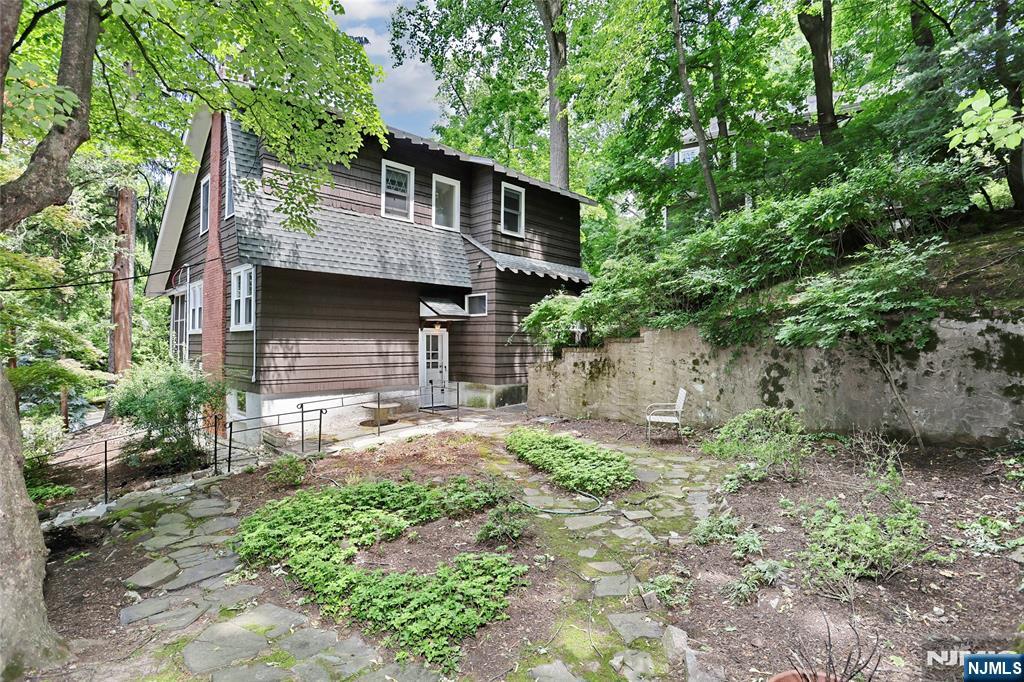 388 Allaire Avenue
