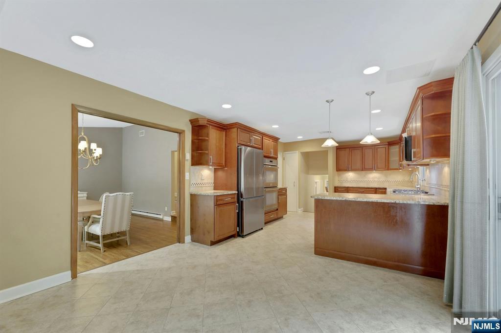 787 Winding Way