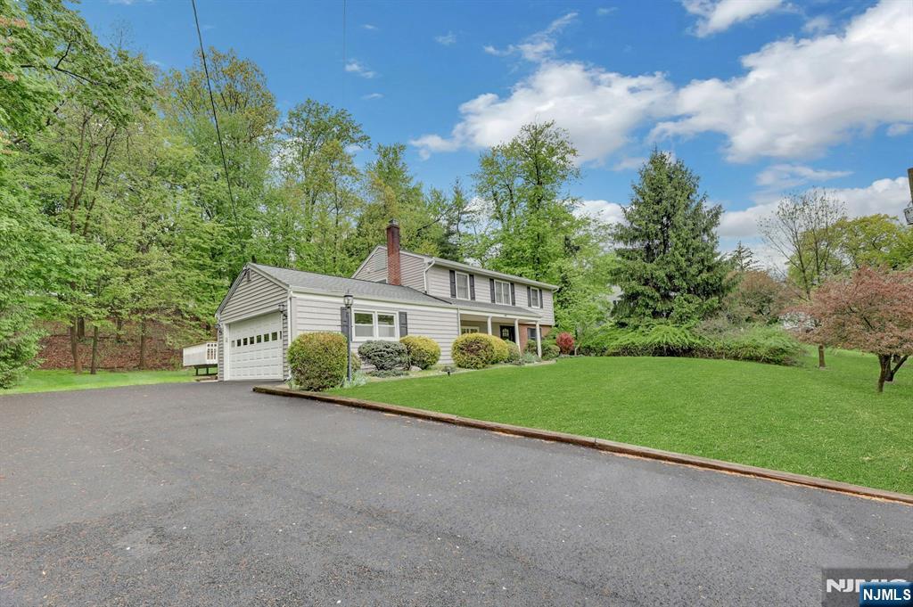 787 Winding Way