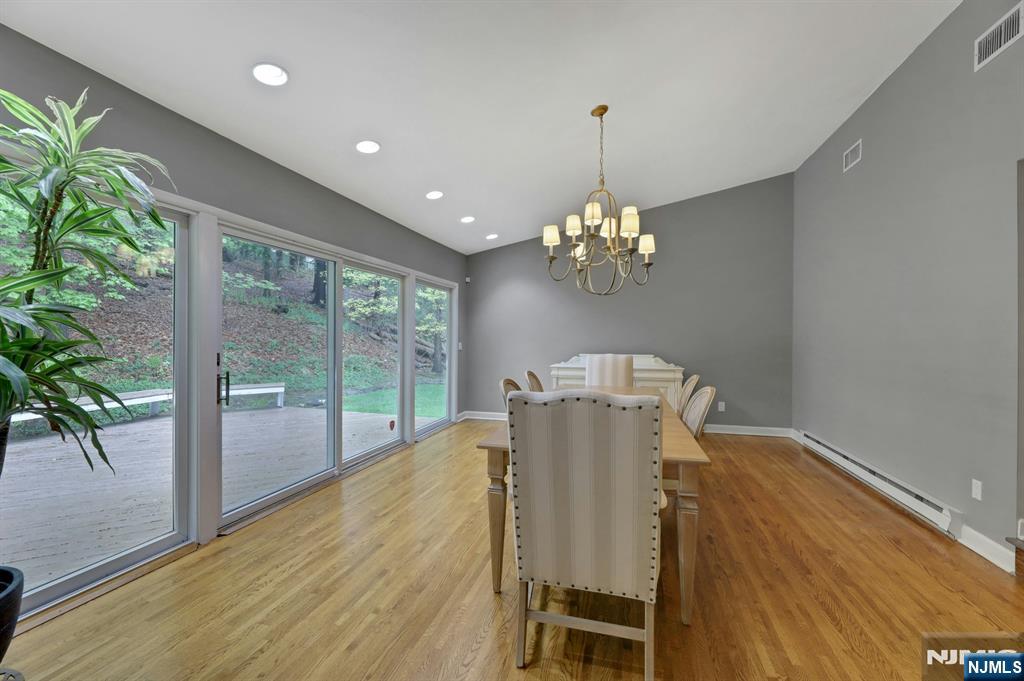 787 Winding Way