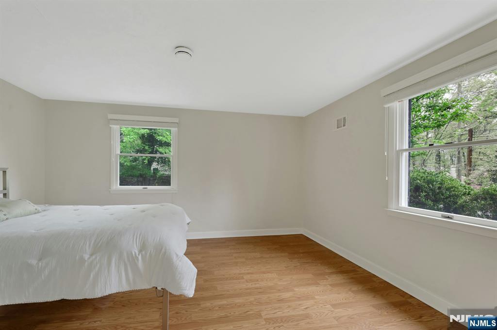 787 Winding Way