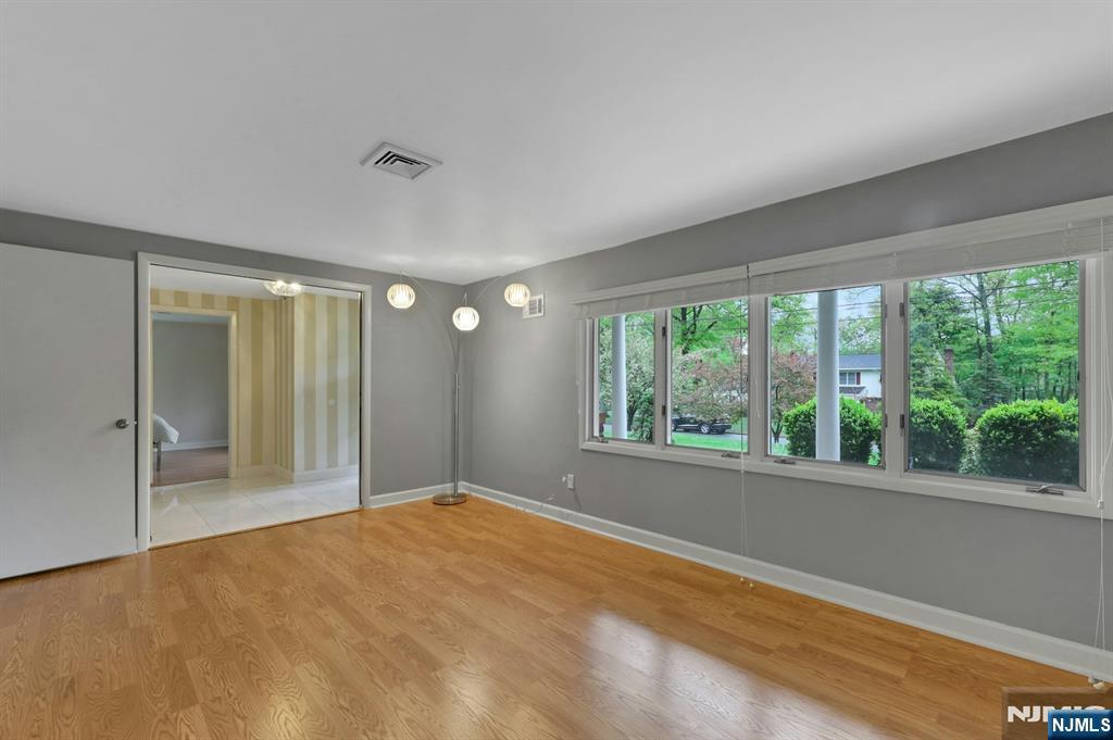 787 Winding Way