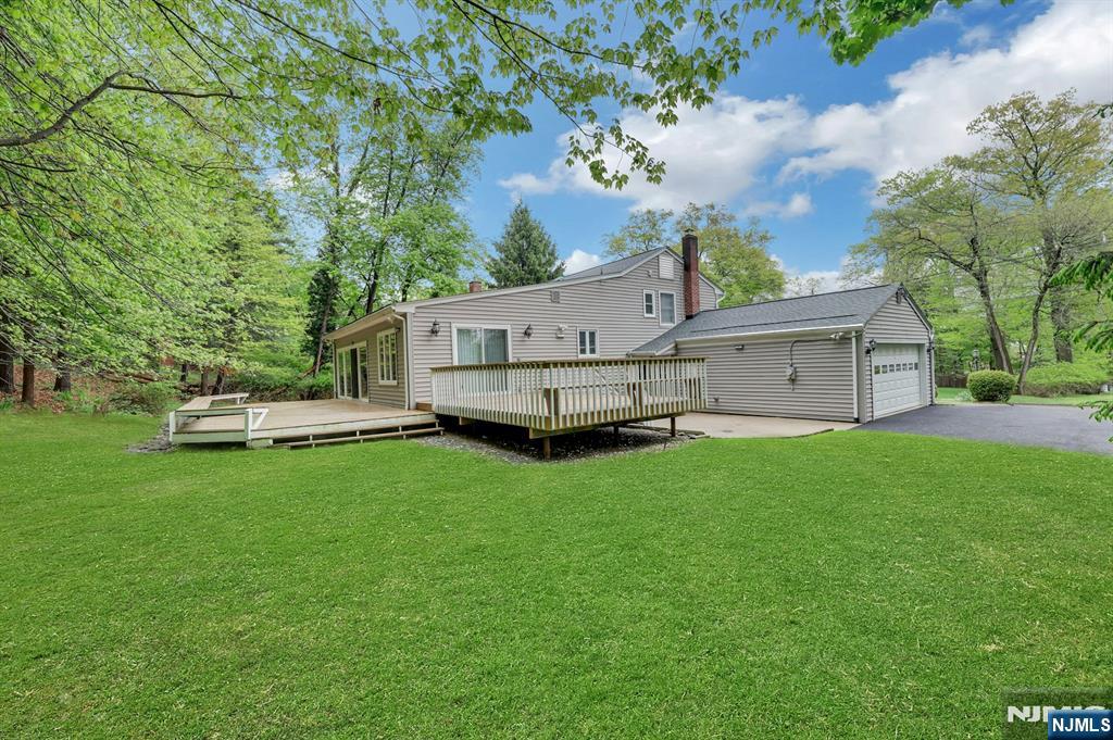 787 Winding Way