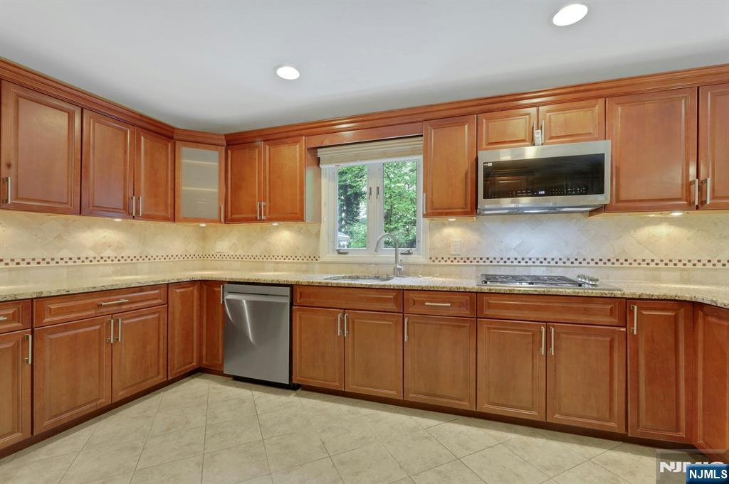 787 Winding Way