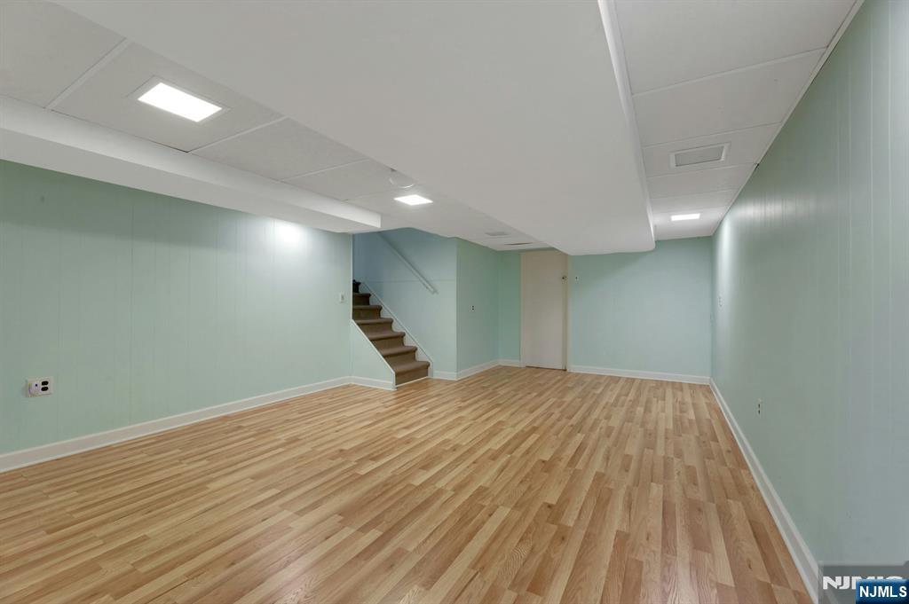 787 Winding Way