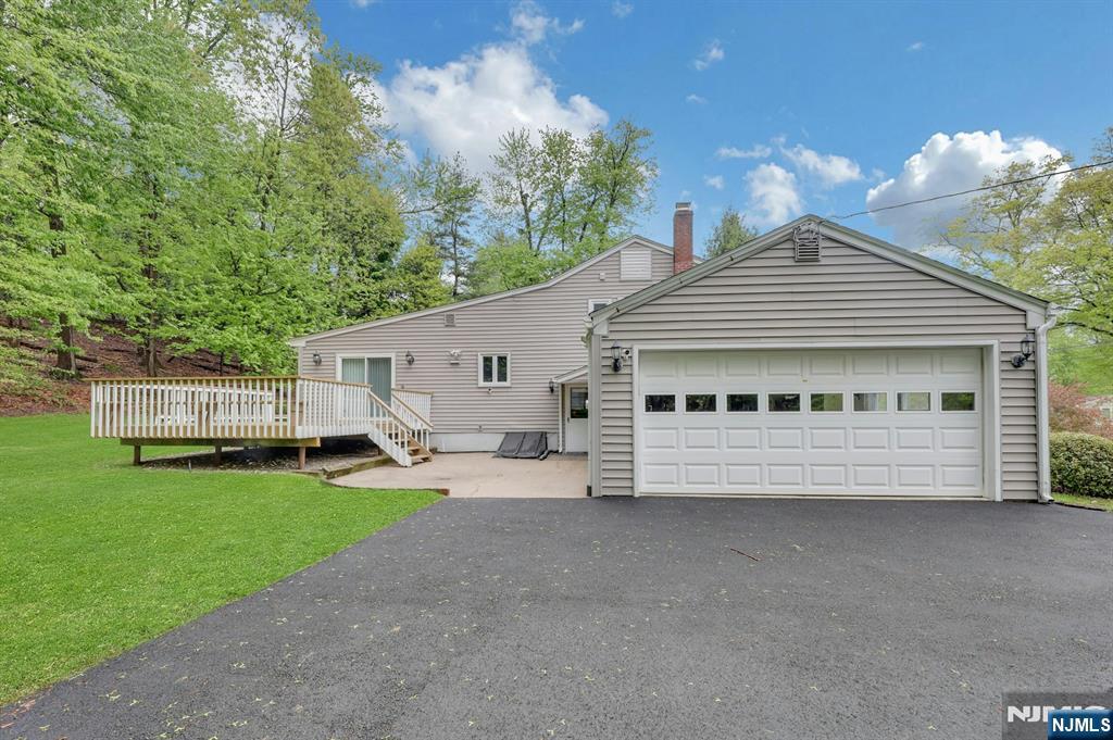 787 Winding Way