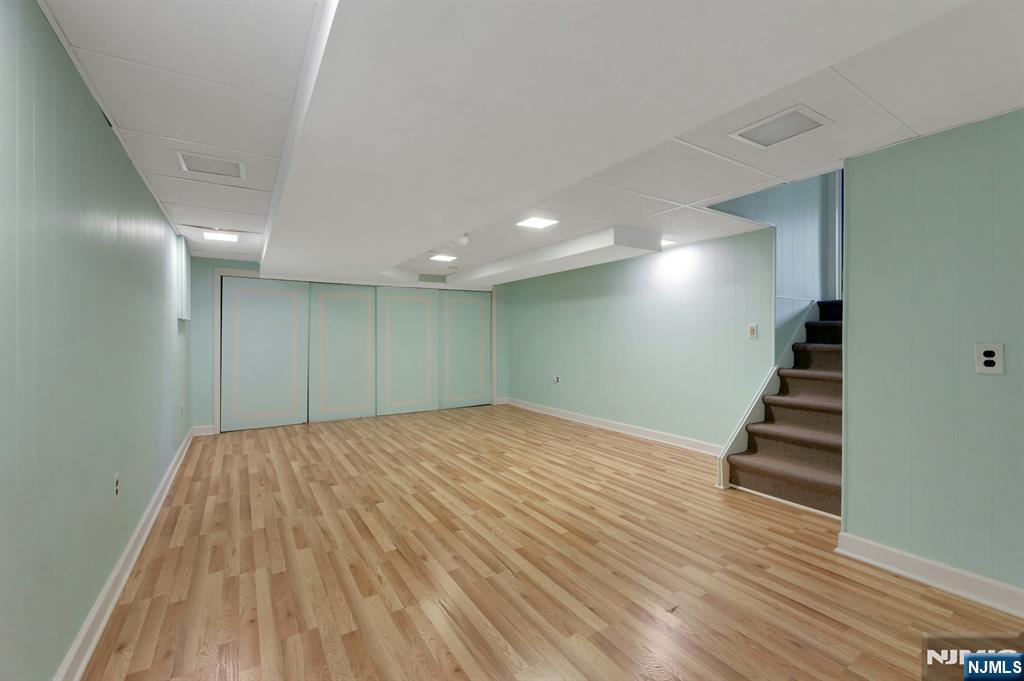 787 Winding Way