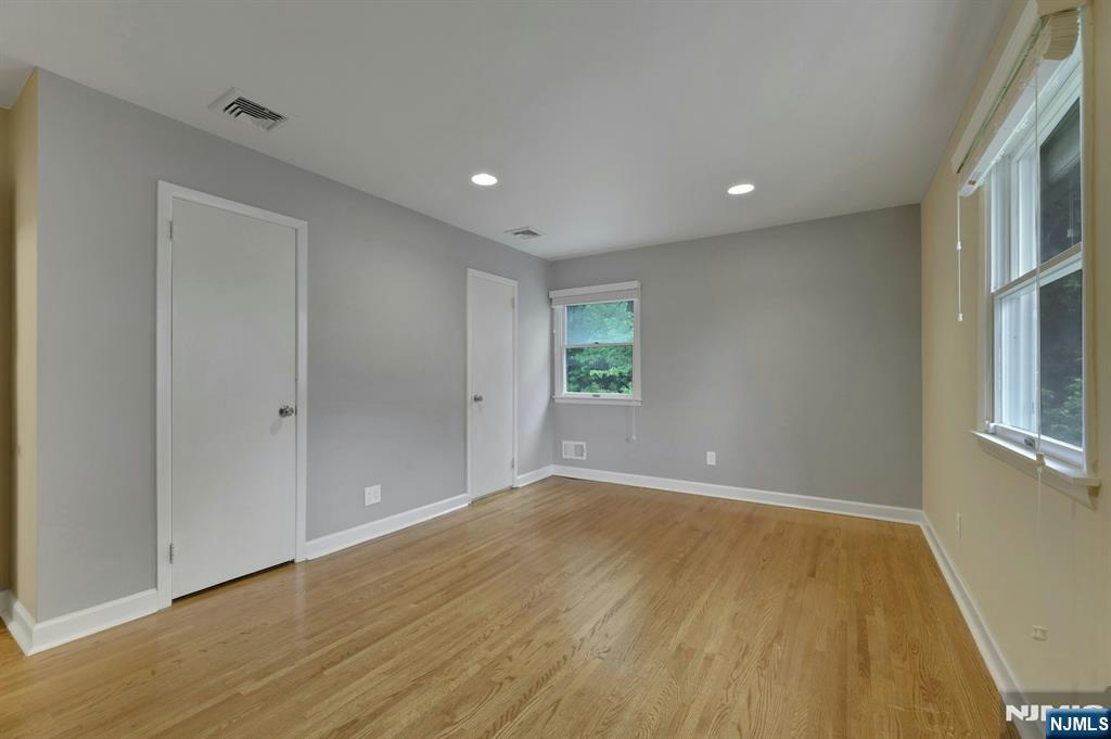 787 Winding Way