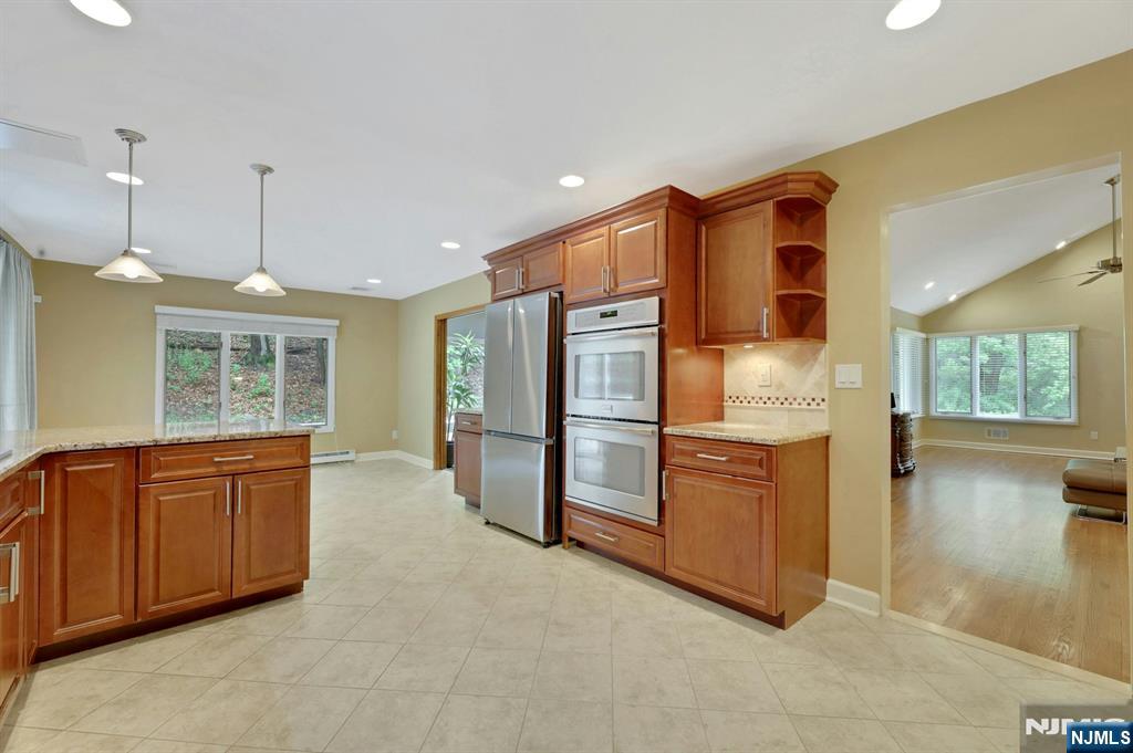787 Winding Way
