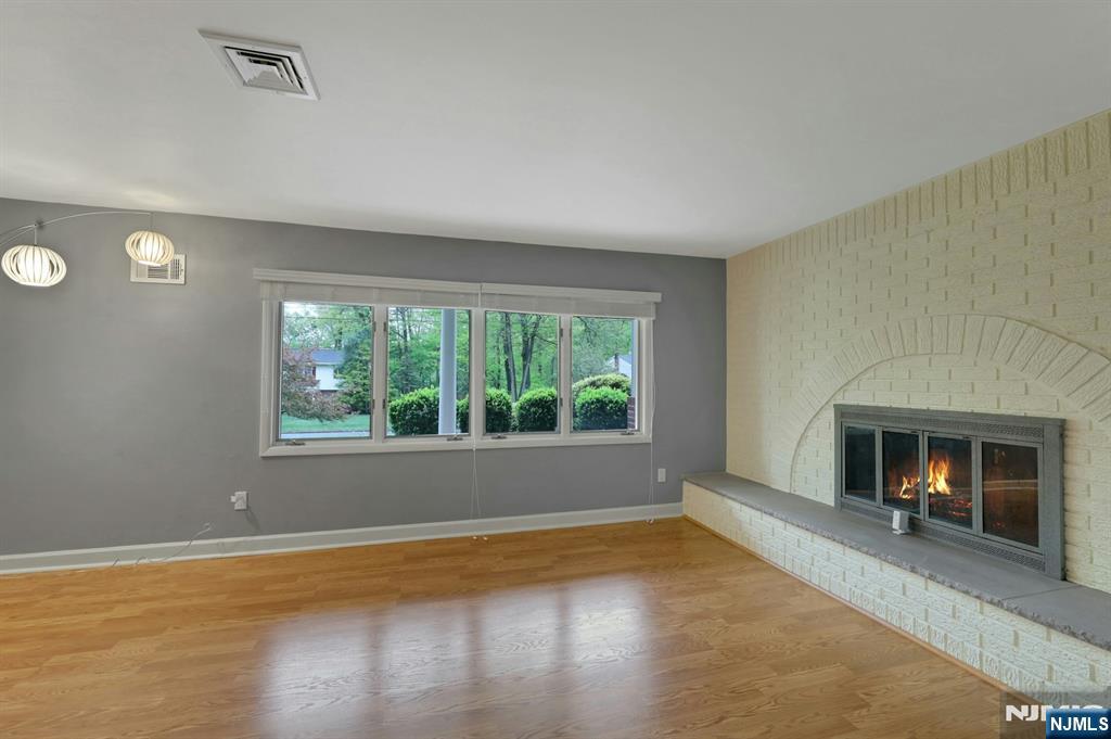 787 Winding Way