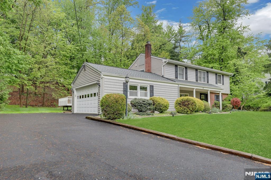 787 Winding Way
