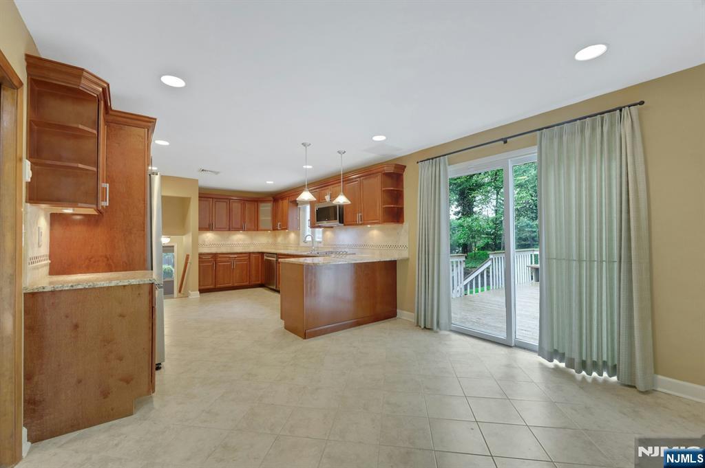787 Winding Way