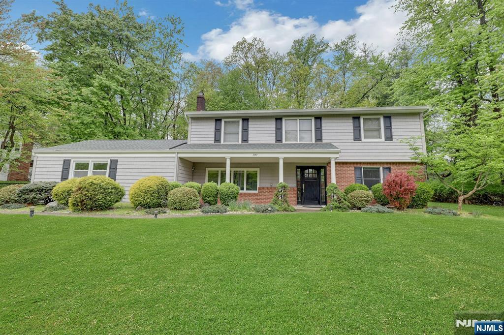 787 Winding Way