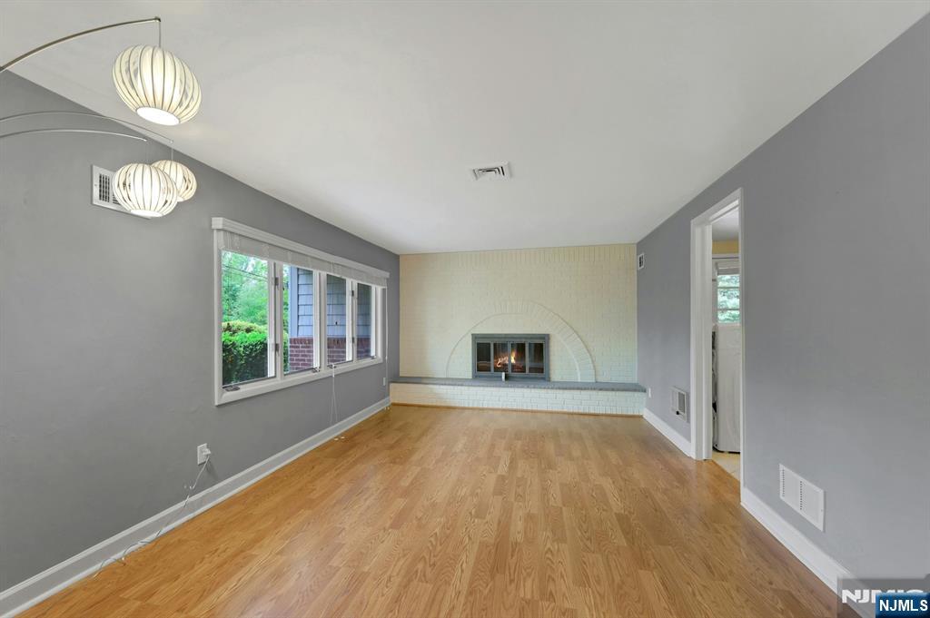 787 Winding Way