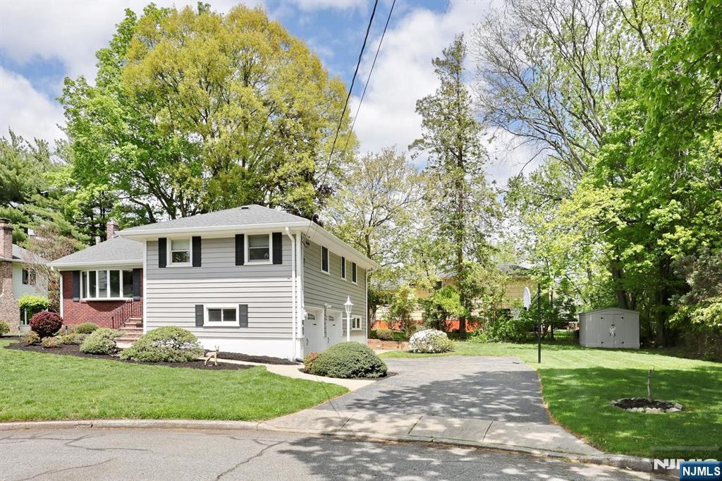800 Glenside Court