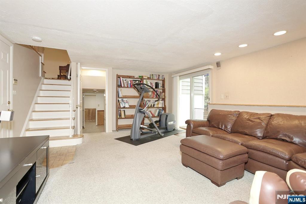 800 Glenside Court