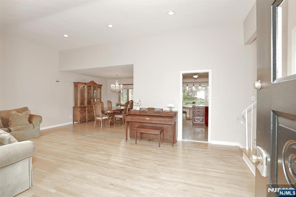 800 Glenside Court