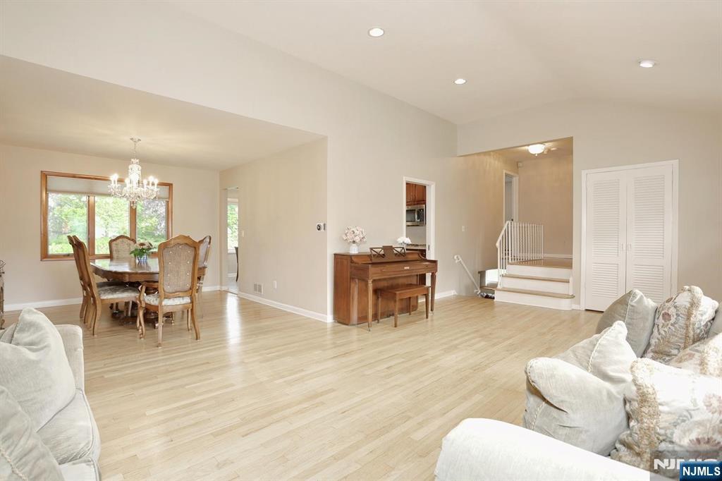 800 Glenside Court