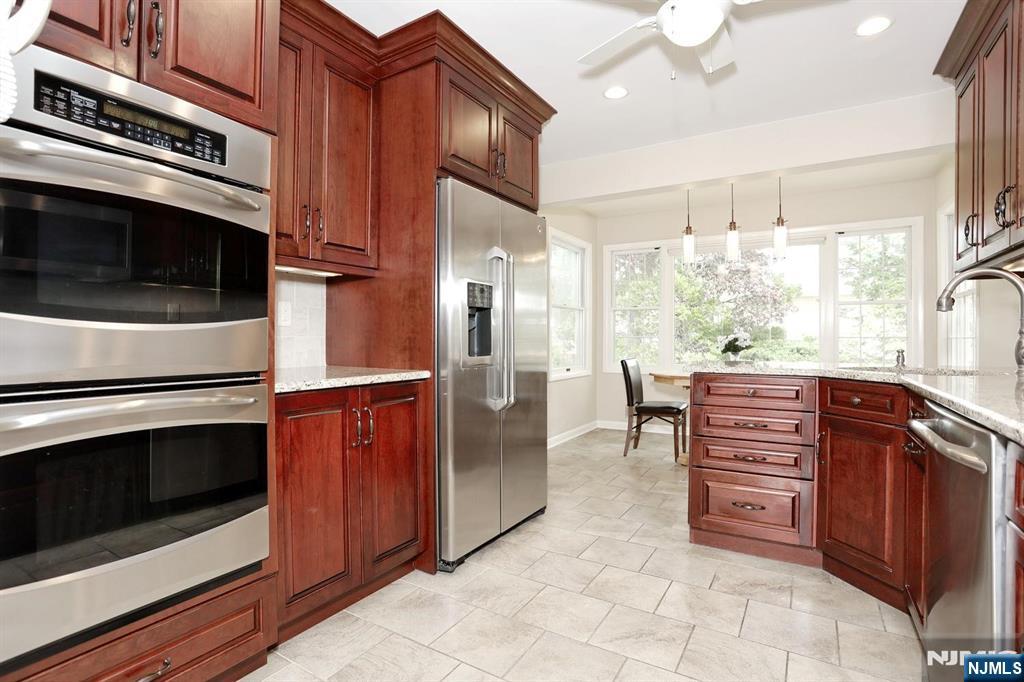 800 Glenside Court
