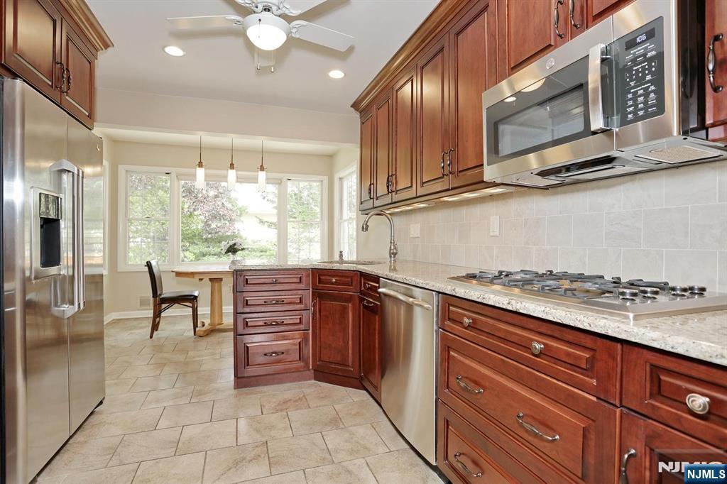 800 Glenside Court