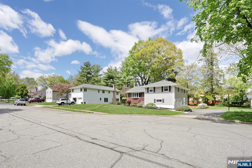 800 Glenside Court
