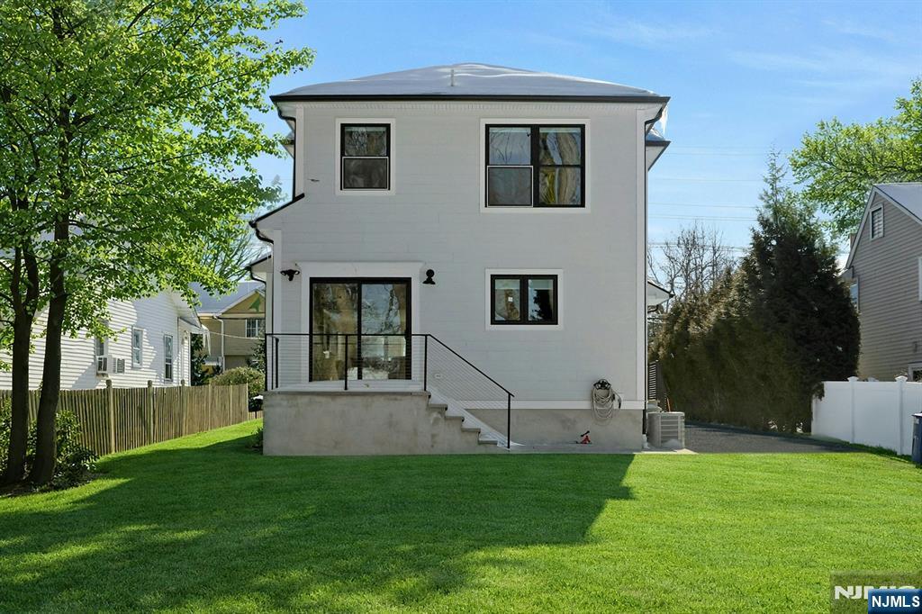 676 Ridgewood Road