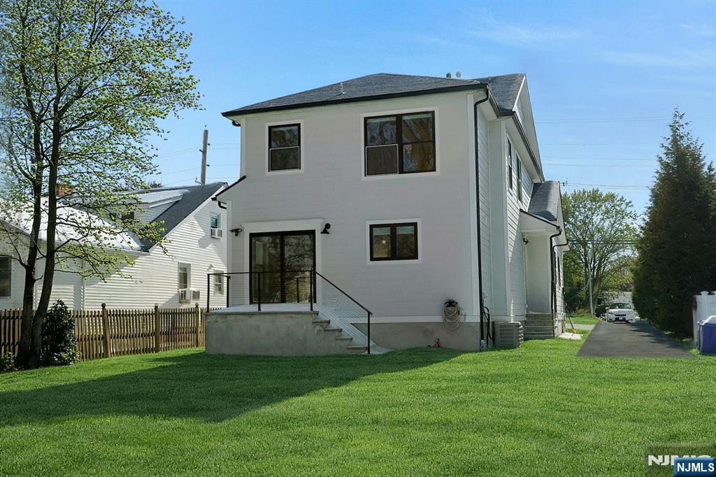 676 Ridgewood Road