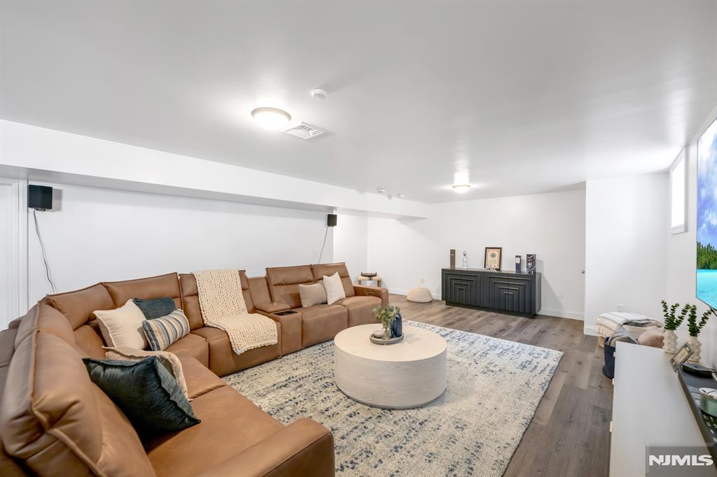53 Coger Street