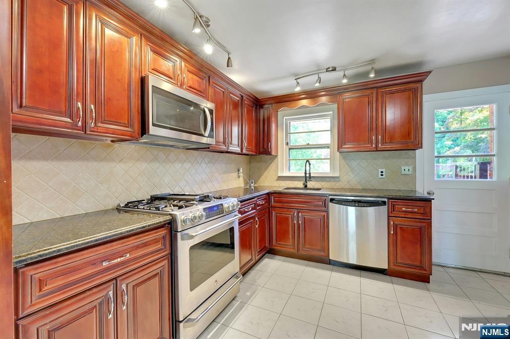20 Bluehill Road