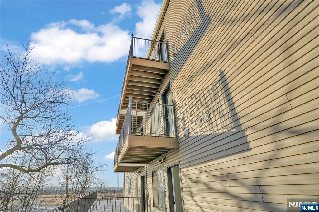 2601 Jane Street 302
