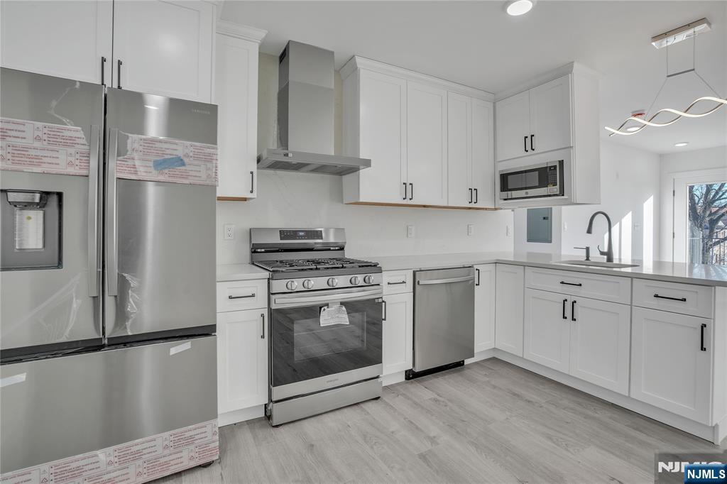 2601 Jane Street 302