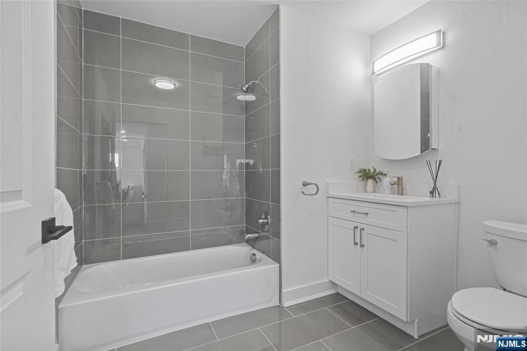 2601 Jane Street 302