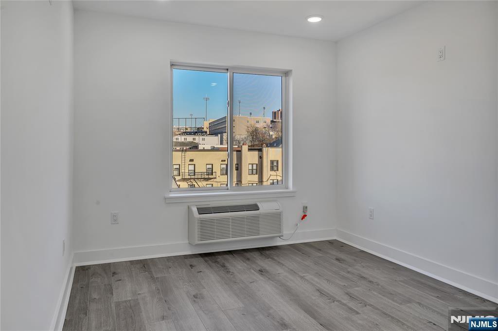 2601 Jane Street 302
