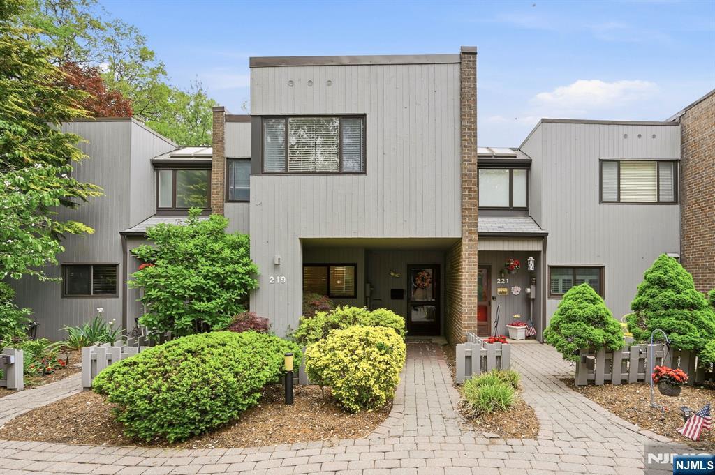 219 Pond Terrace 2B