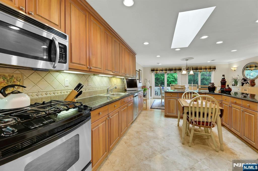 110 Winding Creek