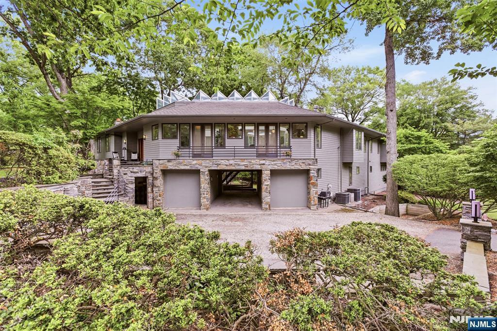565 Green Lane