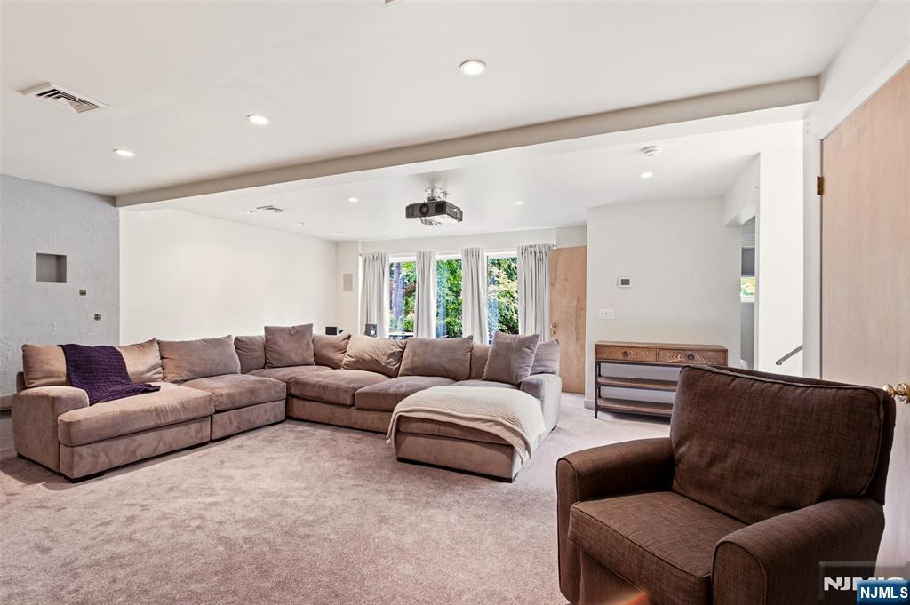 565 Green Lane
