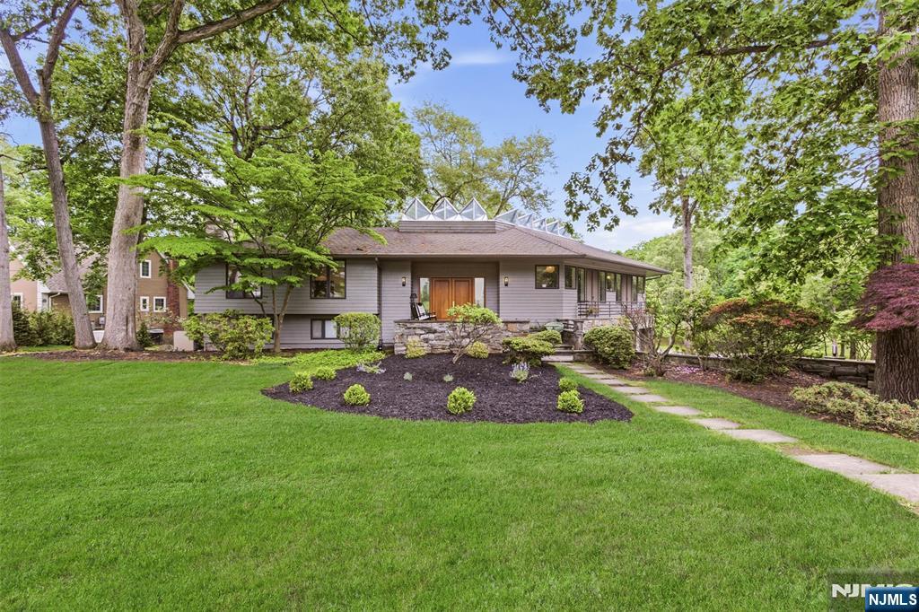 565 Green Lane