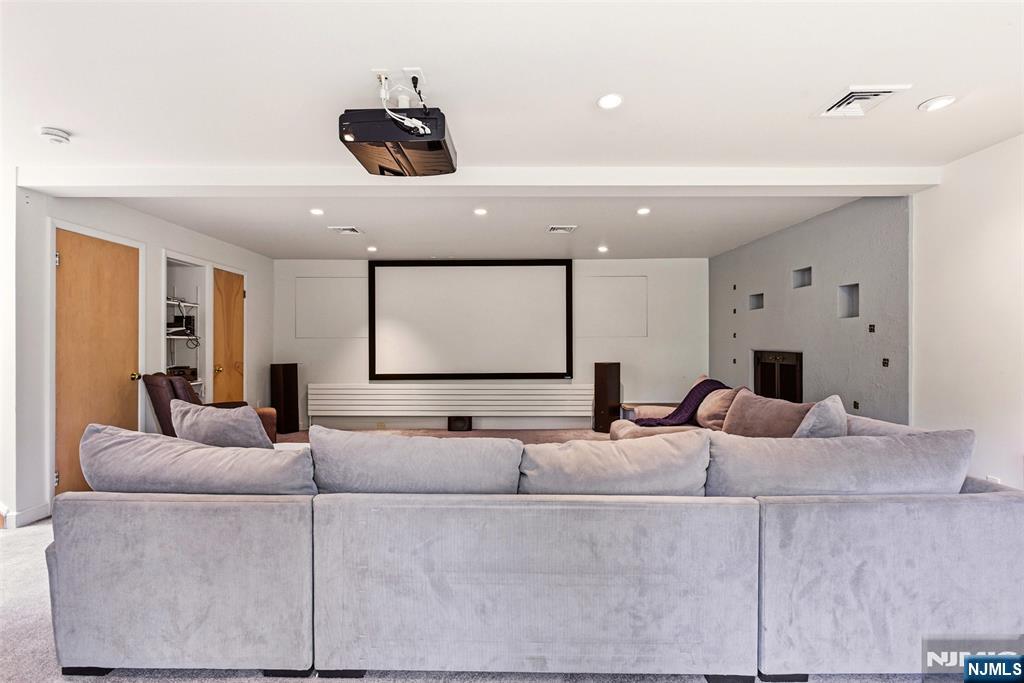 565 Green Lane