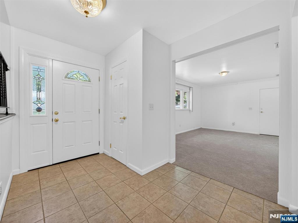 7 Willow Brook Road