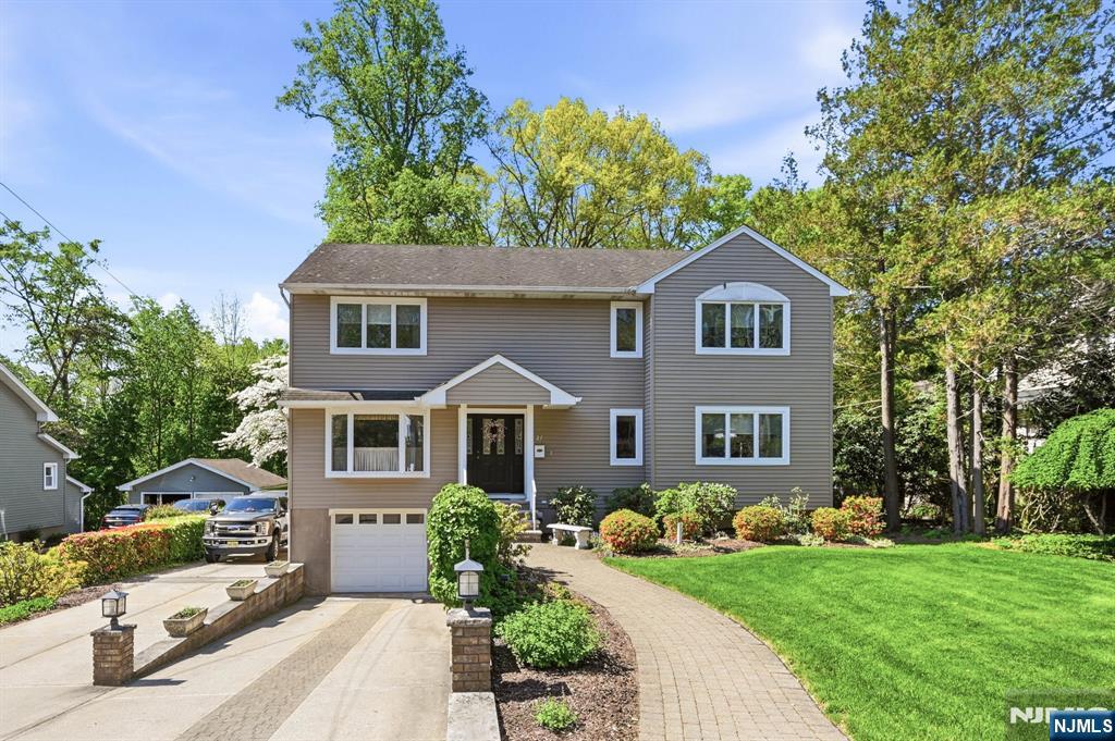 21 Lakeview Avenue