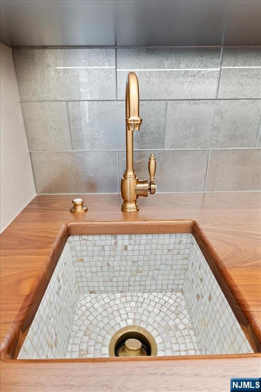 454 Hasbrouck Boulevard